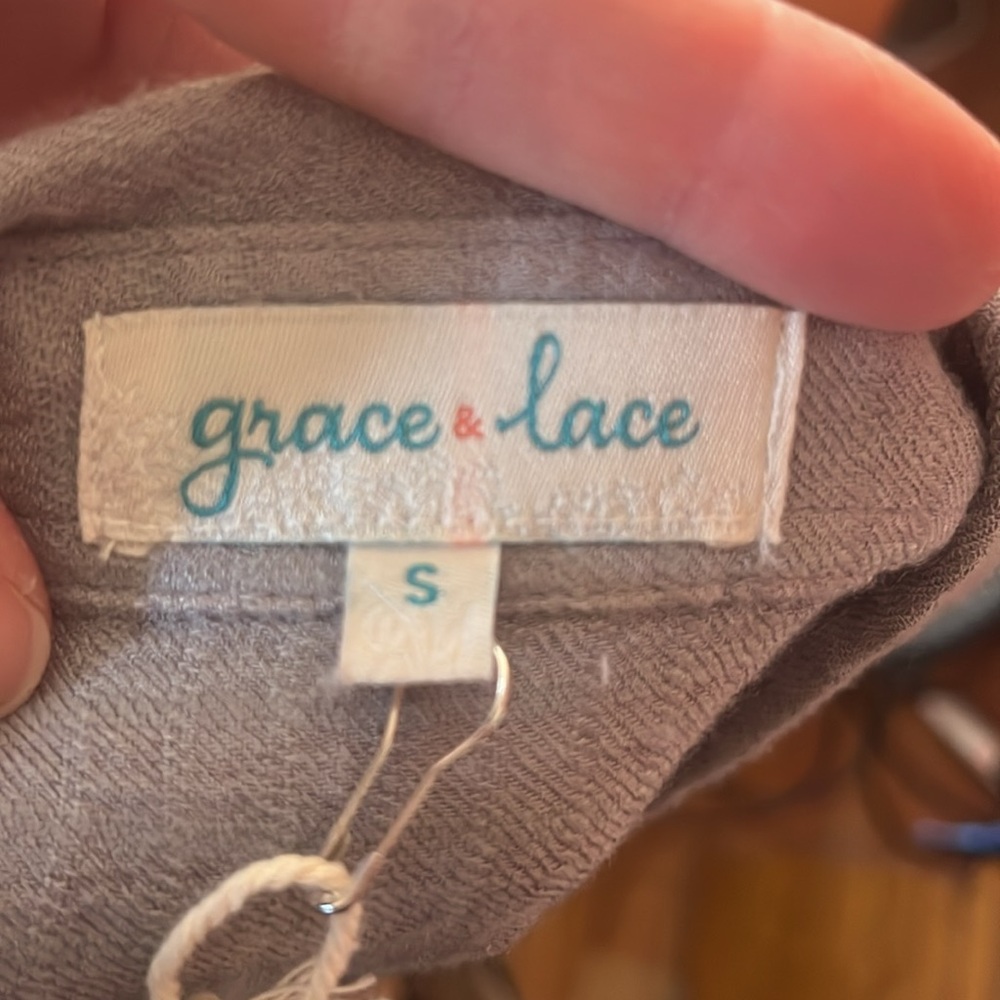 New grace & love button down light gray blouse - Picture 10 of 16